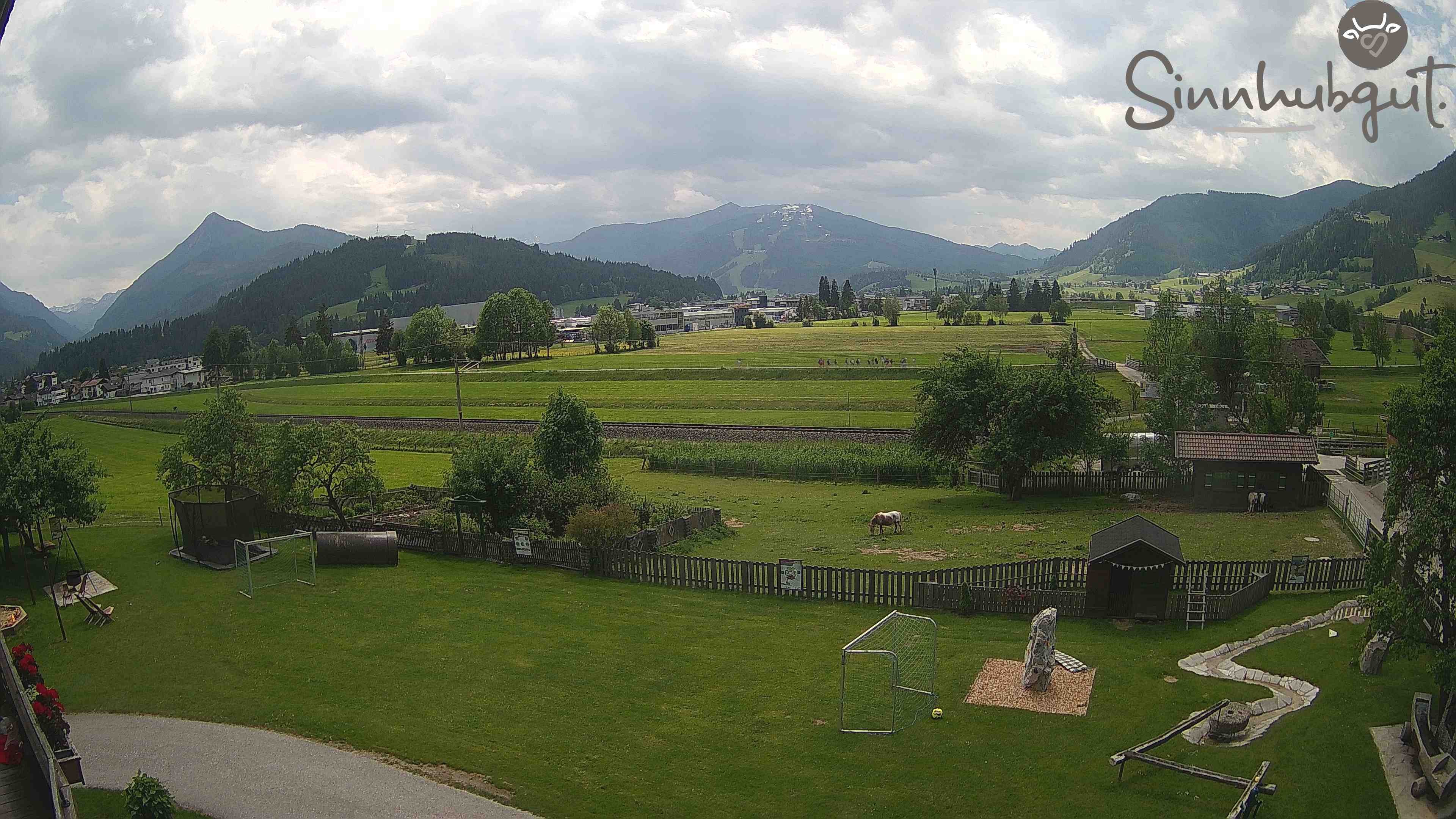 Archived image Webcam Sinnhub farm - Altenmarkt