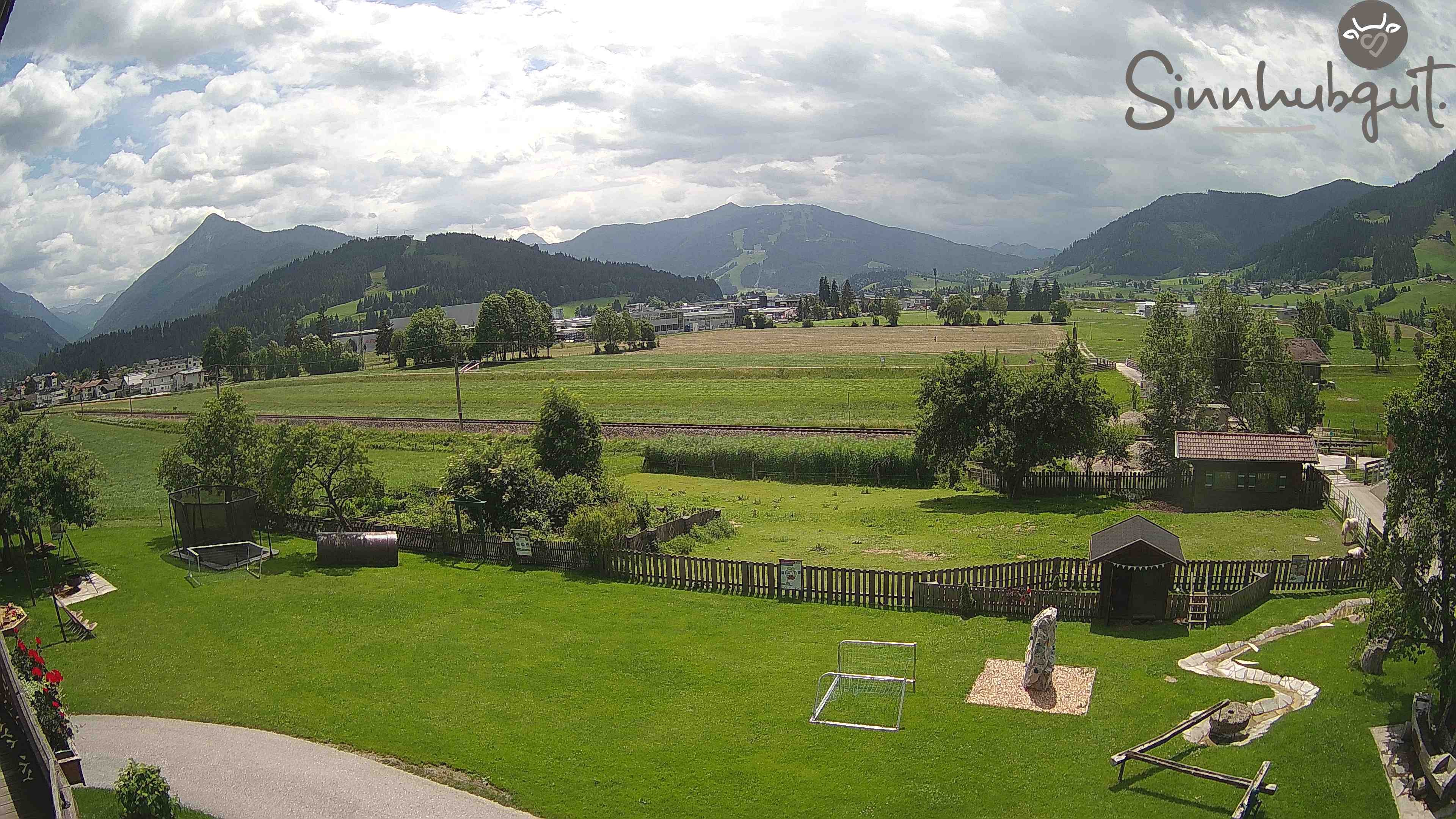 Archived image Webcam Sinnhub farm - Altenmarkt
