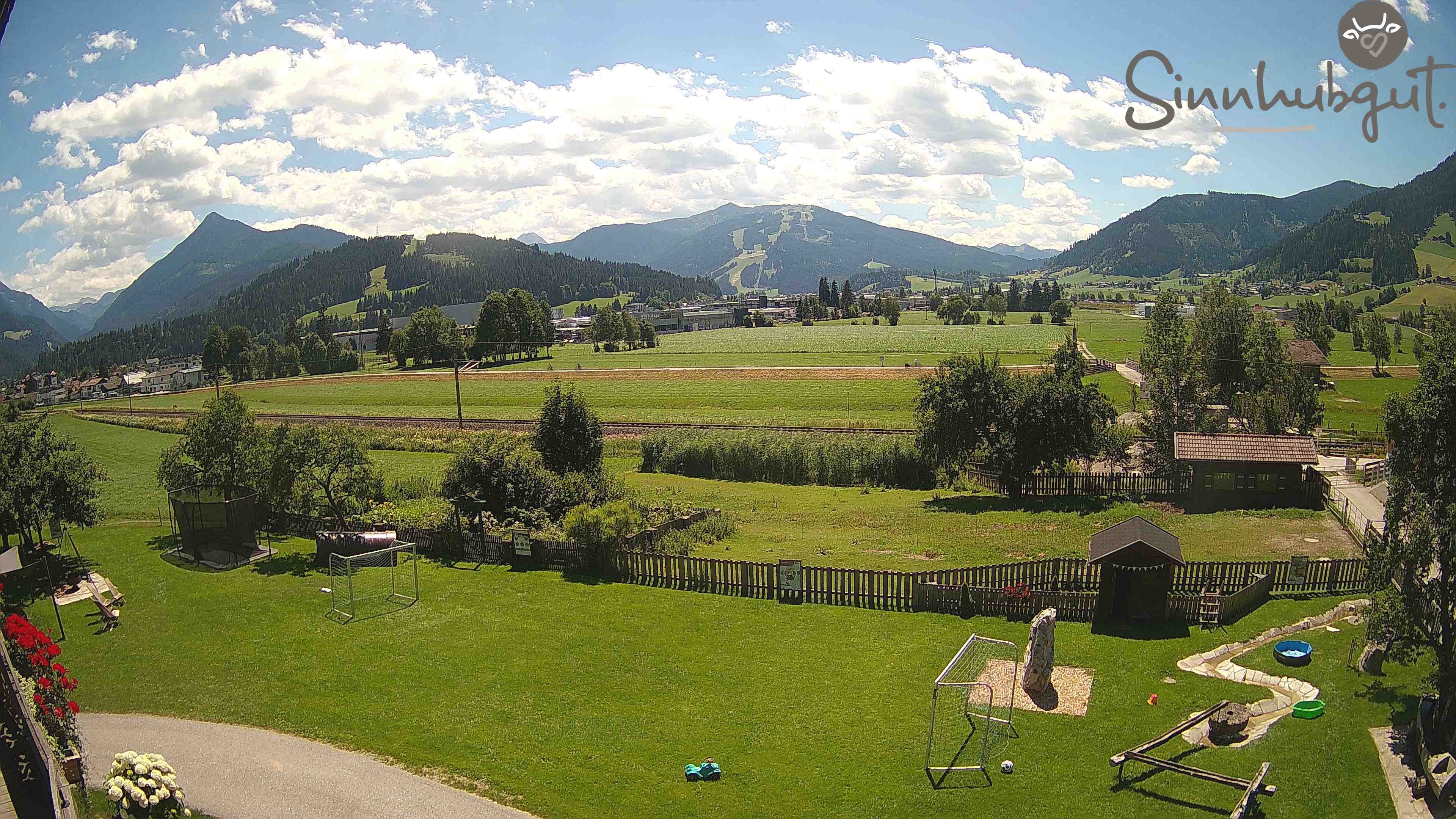 Archived image Webcam Sinnhub farm - Altenmarkt
