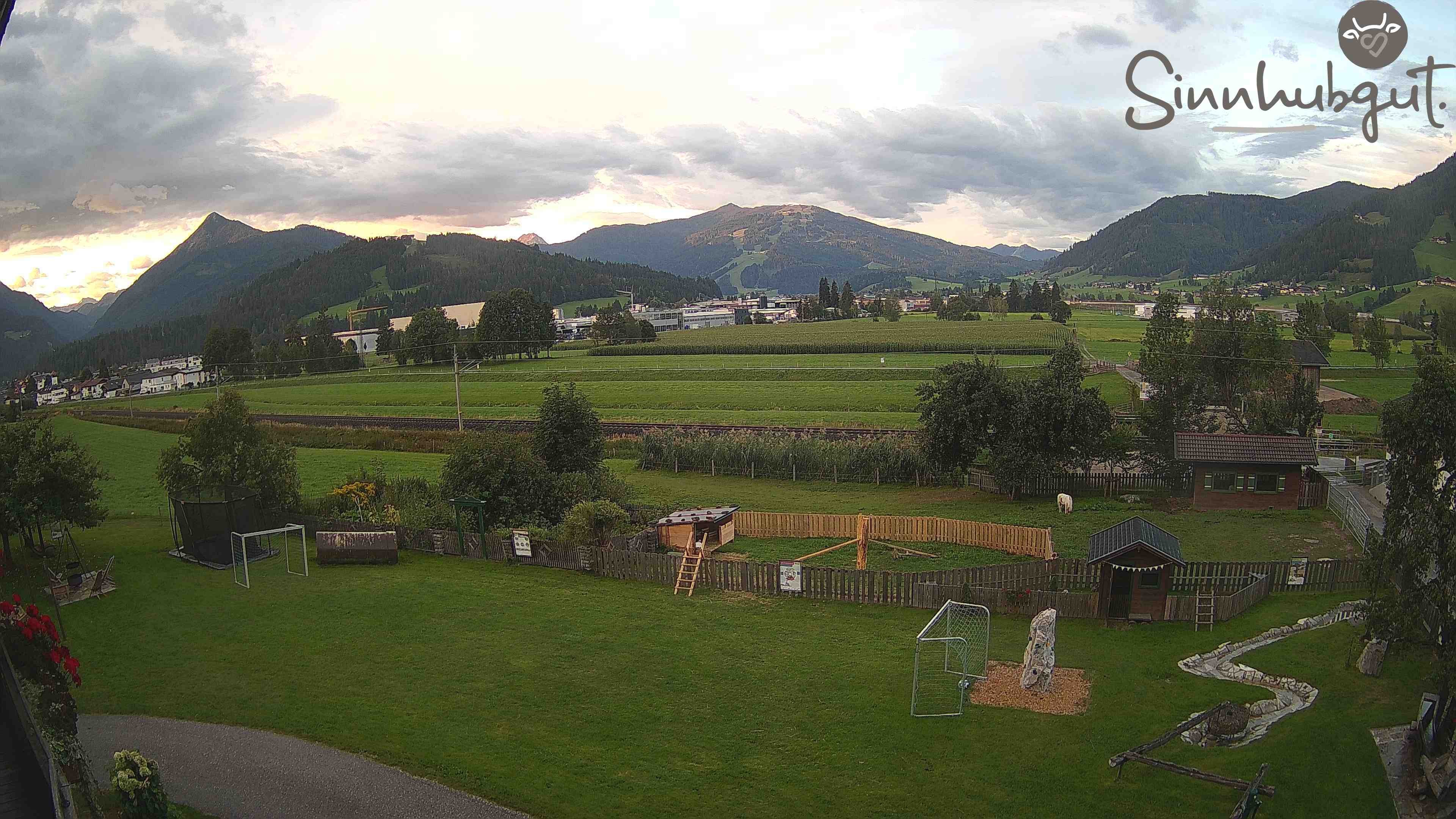 Archived image Webcam Sinnhub farm - Altenmarkt