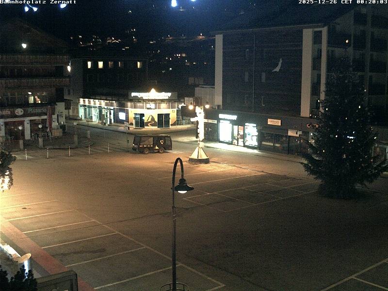 Archiv Foto Webcam Zermatt Bahnhofplatz