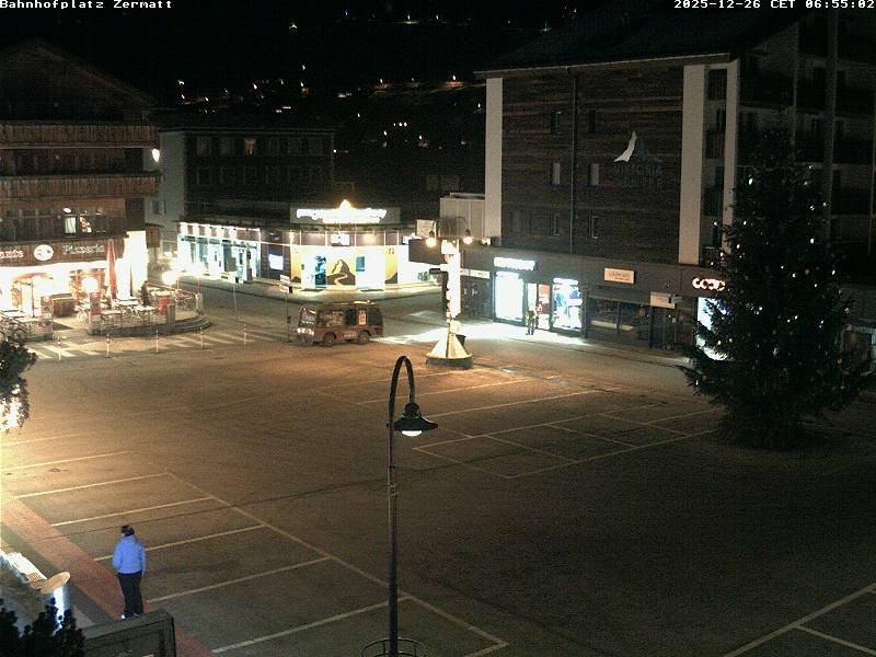 Archiv Foto Webcam Zermatt Bahnhofplatz
