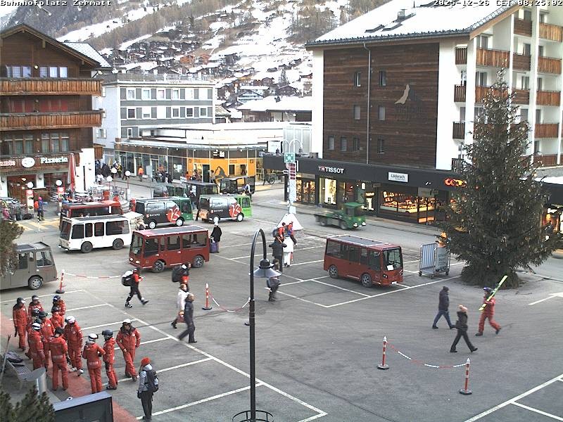 Archiv Foto Webcam Zermatt Bahnhofplatz
