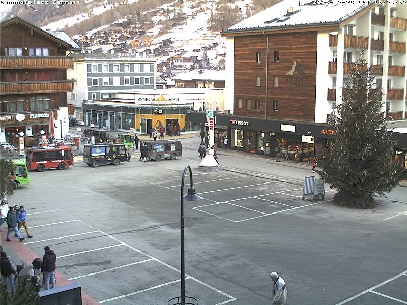 Archiv Foto Webcam Zermatt Bahnhofplatz