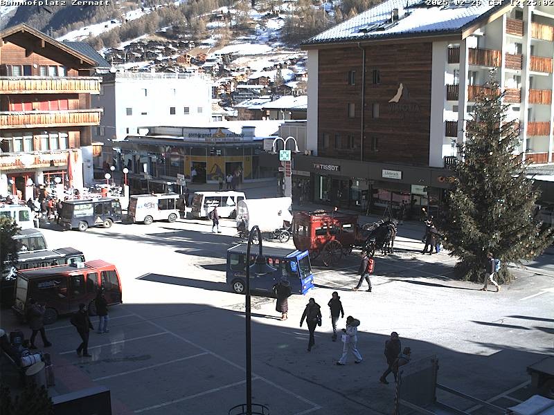 Archiv Foto Webcam Zermatt Bahnhofplatz
