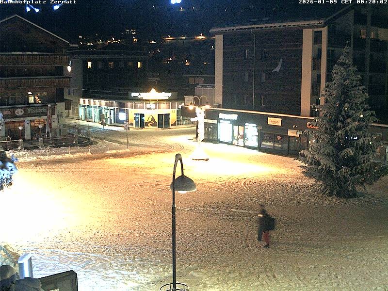 Archiv Foto Webcam Zermatt Bahnhofplatz