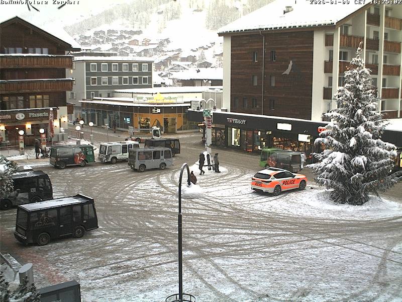 Archiv Foto Webcam Zermatt Bahnhofplatz