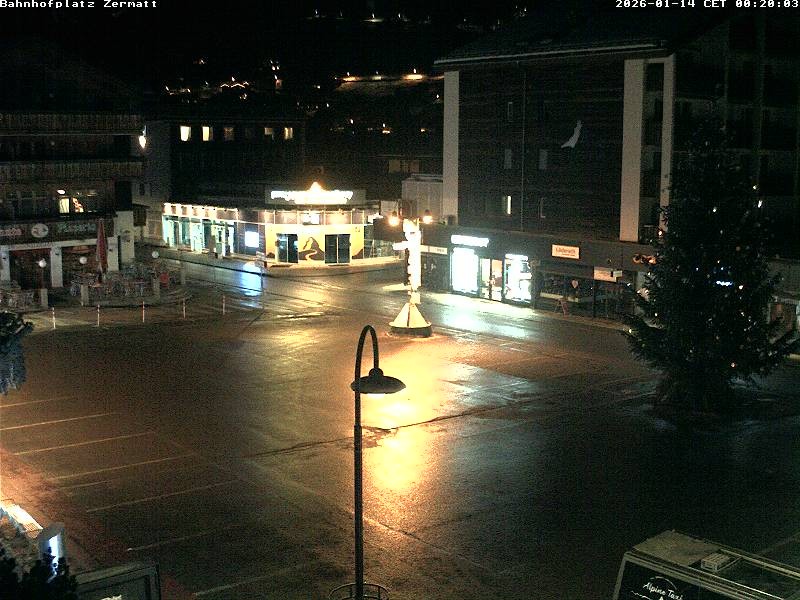Archiv Foto Webcam Zermatt Bahnhofplatz