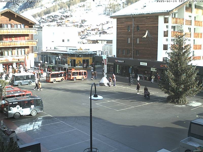 Archiv Foto Webcam Zermatt Bahnhofplatz