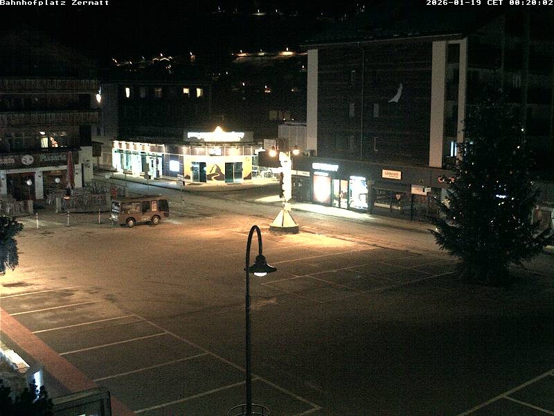 Archiv Foto Webcam Zermatt Bahnhofplatz