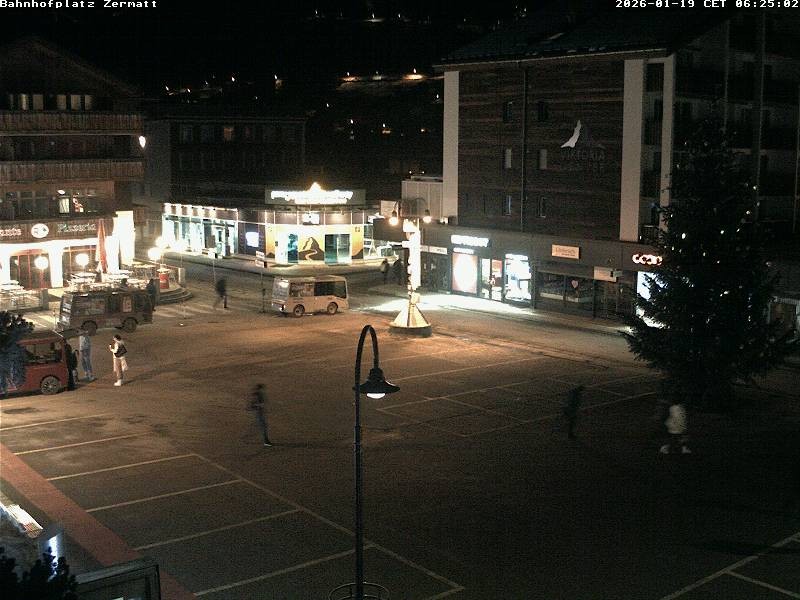 Archiv Foto Webcam Zermatt Bahnhofplatz