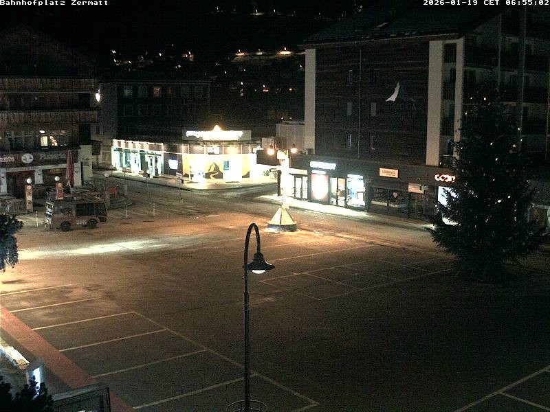 Archiv Foto Webcam Zermatt Bahnhofplatz