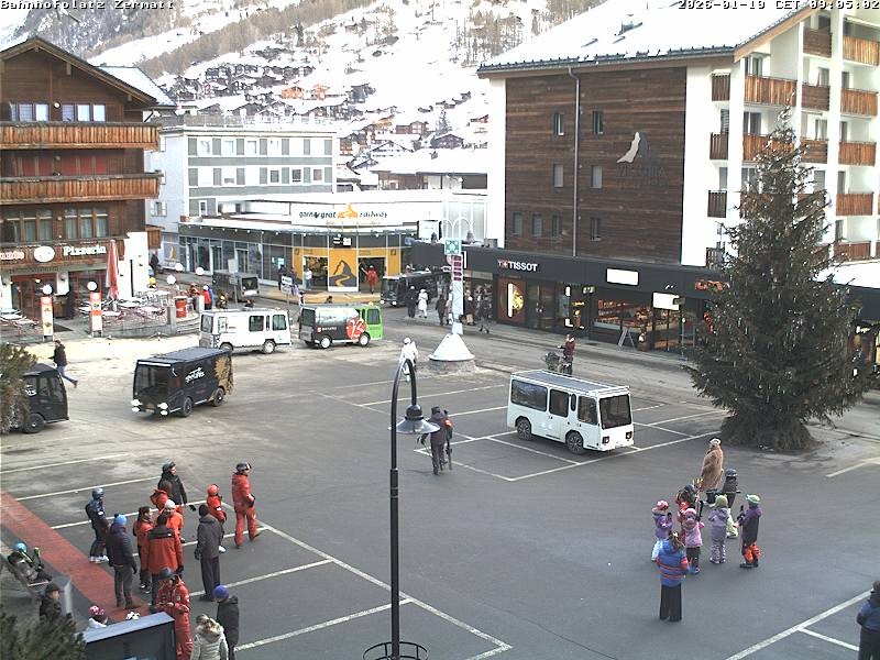Archiv Foto Webcam Zermatt Bahnhofplatz