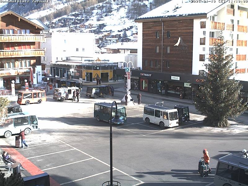 Archiv Foto Webcam Zermatt Bahnhofplatz