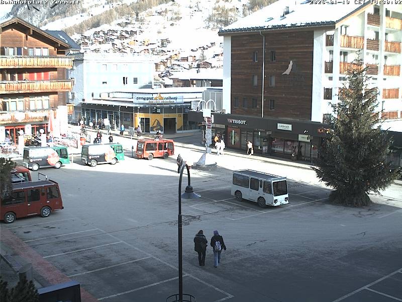 Archiv Foto Webcam Zermatt Bahnhofplatz