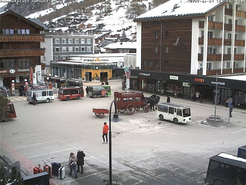 Archiv Foto Webcam Zermatt Bahnhofplatz