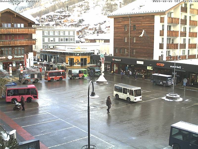 Archived image Webcam Zermatt Railway station