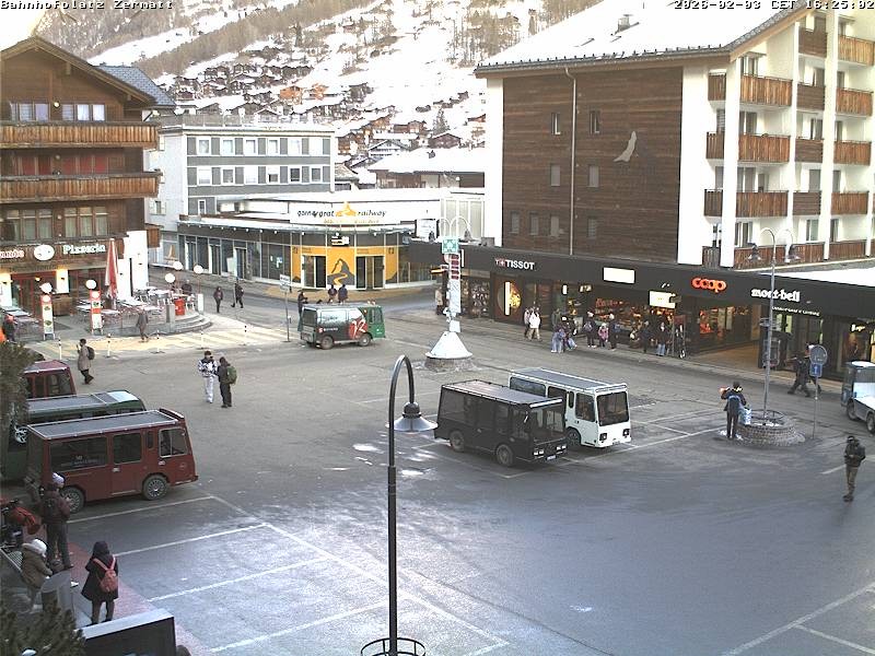 Archiv Foto Webcam Zermatt Bahnhofplatz