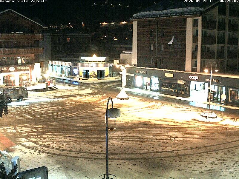 Archiv Foto Webcam Zermatt Bahnhofplatz