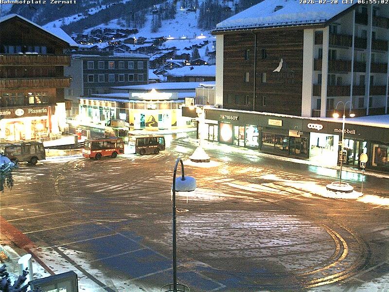 Archiv Foto Webcam Zermatt Bahnhofplatz