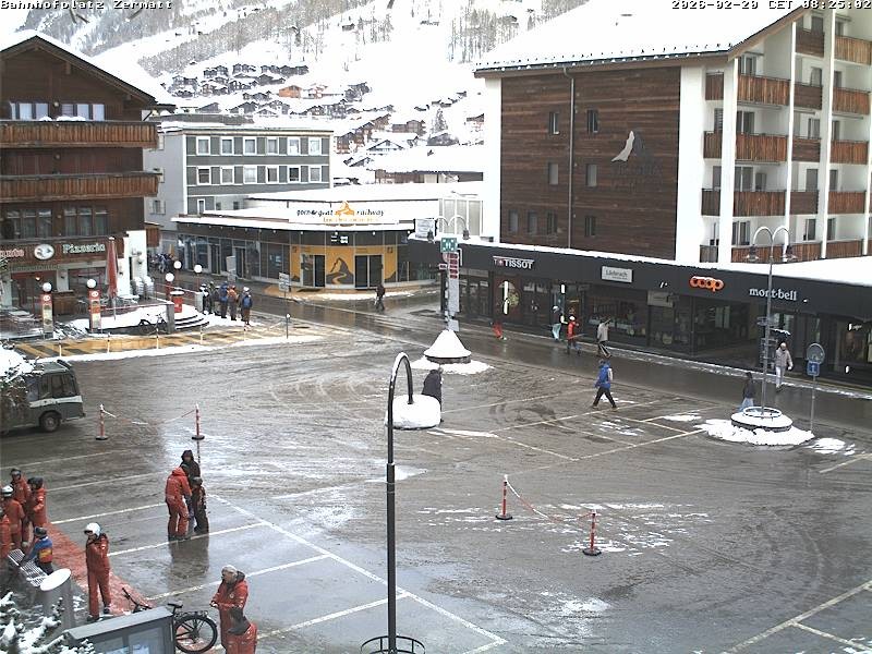 Archiv Foto Webcam Zermatt Bahnhofplatz