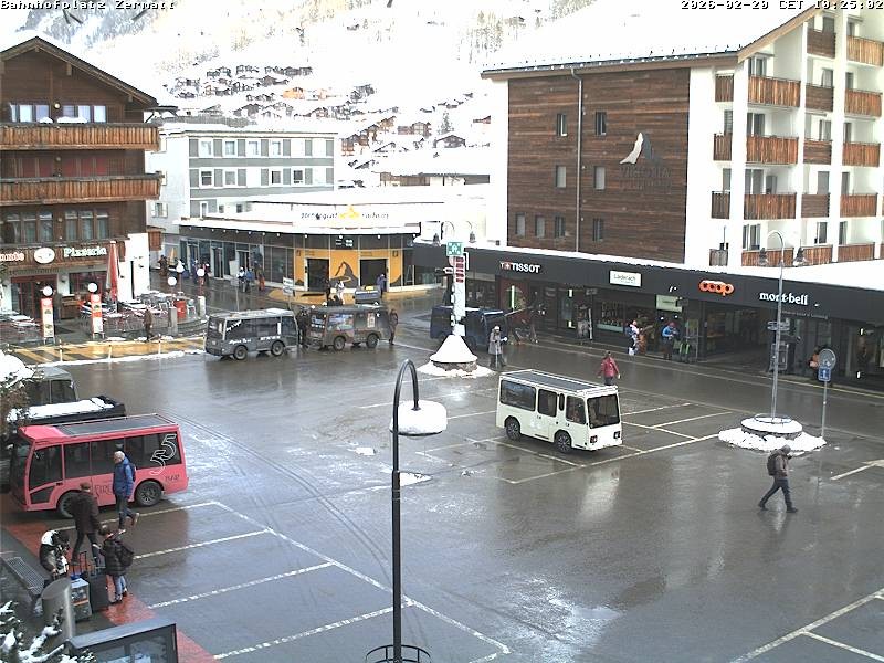 Archiv Foto Webcam Zermatt Bahnhofplatz