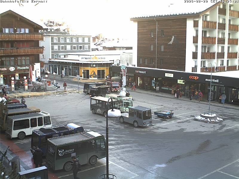 Archiv Foto Webcam Zermatt Bahnhofplatz