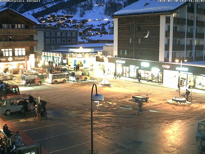 Archiv Foto Webcam Zermatt Bahnhofplatz