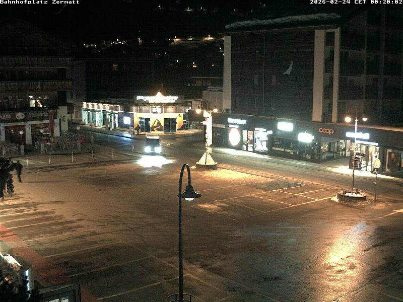 Archiv Foto Webcam Zermatt Bahnhofplatz