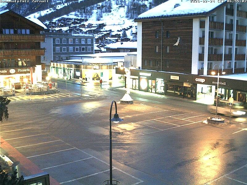 Archiv Foto Webcam Zermatt Bahnhofplatz