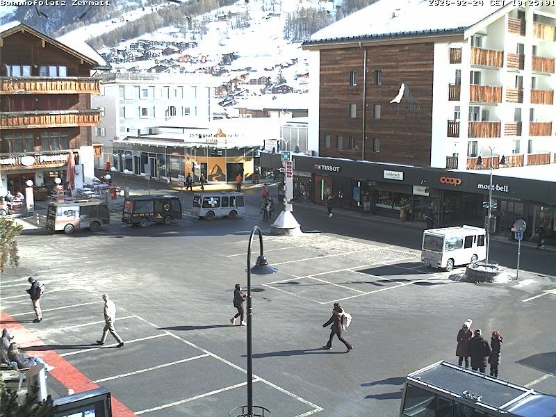 Archiv Foto Webcam Zermatt Bahnhofplatz