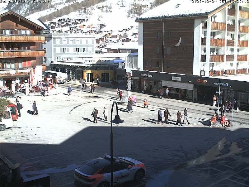 Archiv Foto Webcam Zermatt Bahnhofplatz