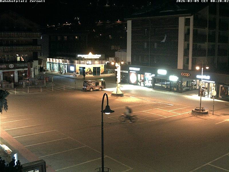 Archiv Foto Webcam Zermatt Bahnhofplatz
