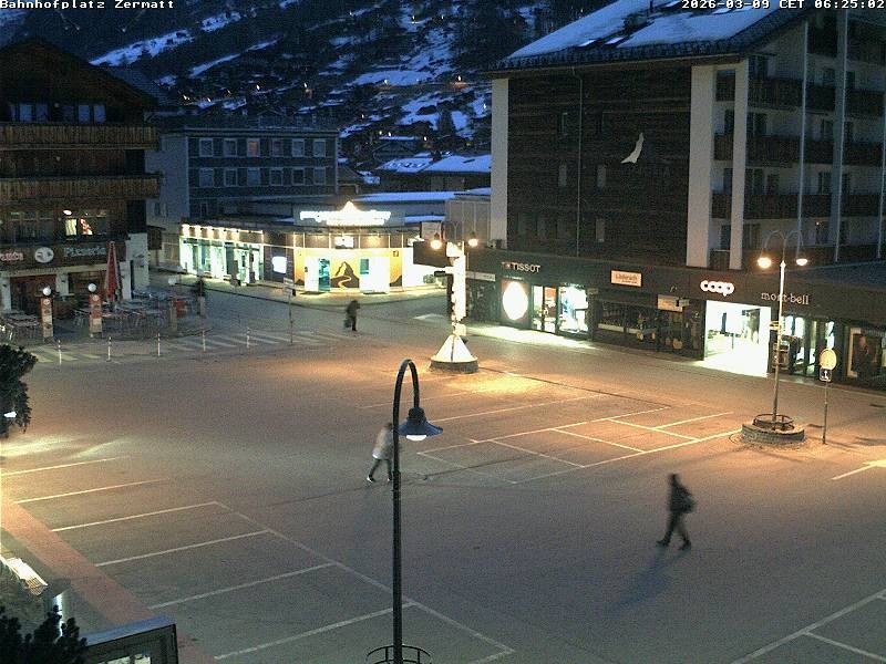 Archiv Foto Webcam Zermatt Bahnhofplatz