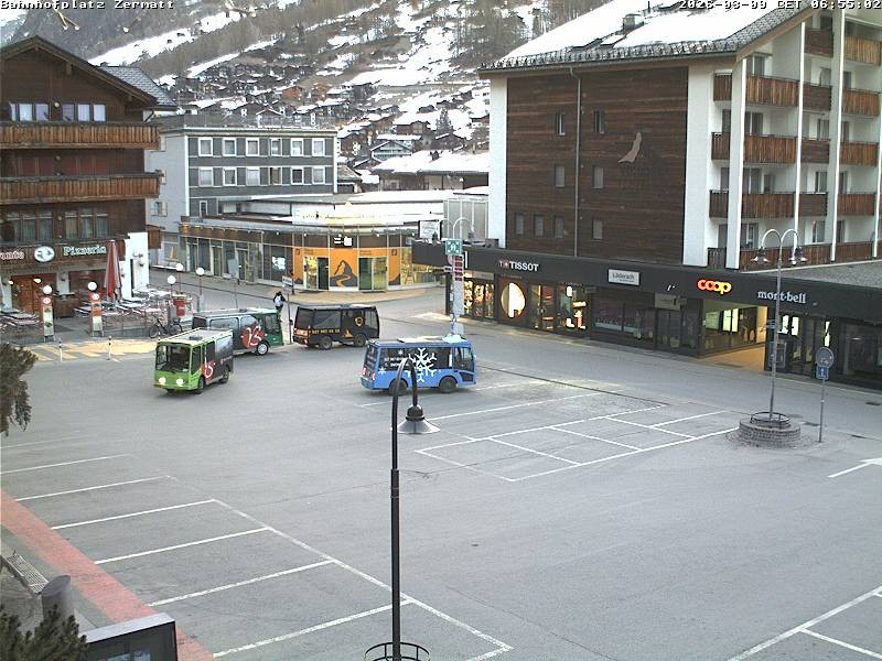 Archiv Foto Webcam Zermatt Bahnhofplatz