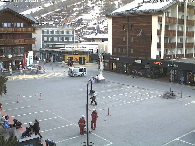 Archiv Foto Webcam Zermatt Bahnhofplatz