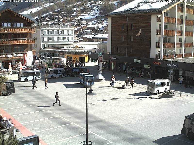 Archiv Foto Webcam Zermatt Bahnhofplatz