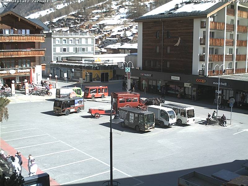 Archiv Foto Webcam Zermatt Bahnhofplatz