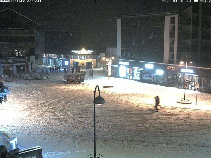 Archiv Foto Webcam Zermatt Bahnhofplatz