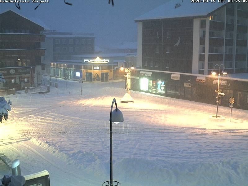 Archiv Foto Webcam Zermatt Bahnhofplatz
