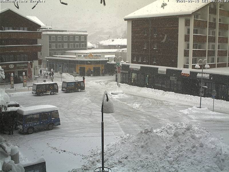 Archiv Foto Webcam Zermatt Bahnhofplatz