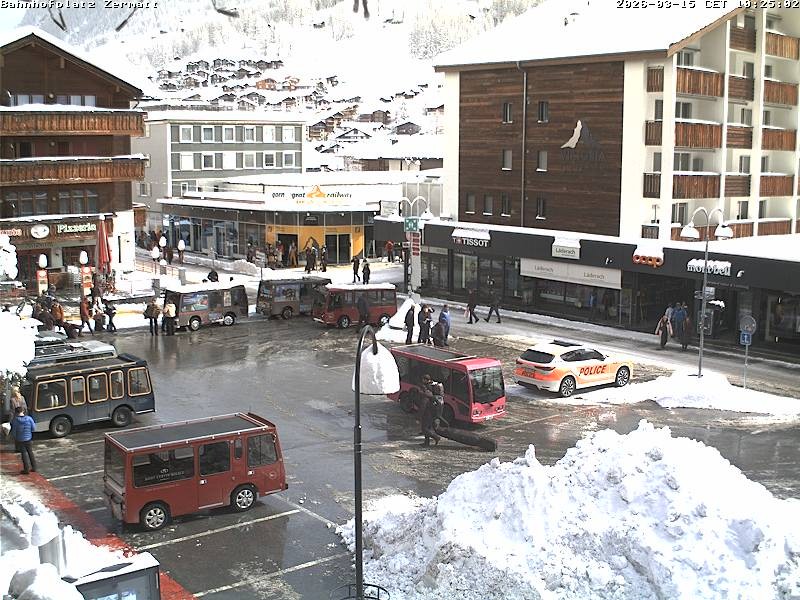 Archiv Foto Webcam Zermatt Bahnhofplatz