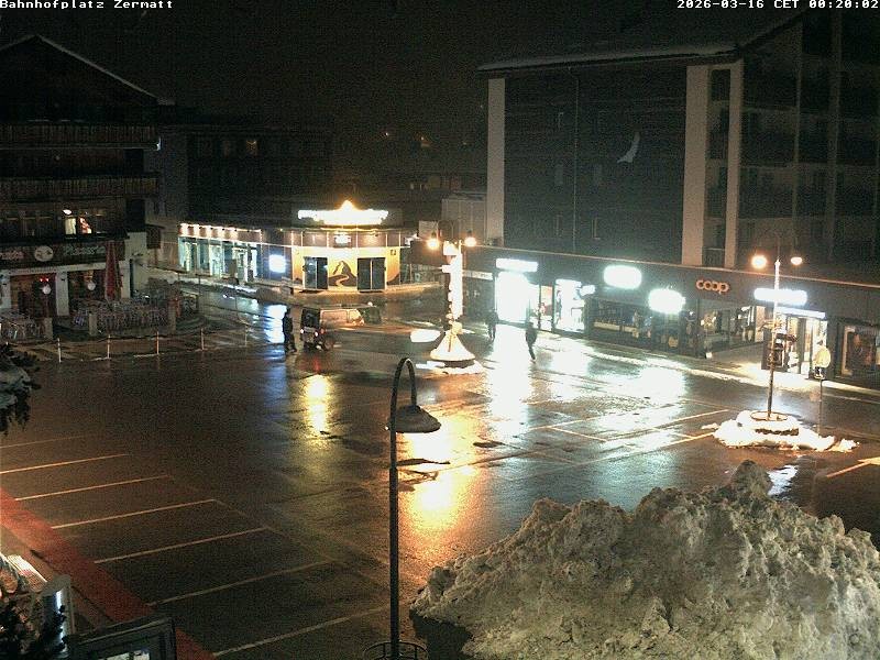 Archiv Foto Webcam Zermatt Bahnhofplatz