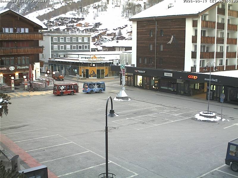 Archiv Foto Webcam Zermatt Bahnhofplatz