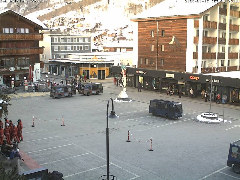 Archiv Foto Webcam Zermatt Bahnhofplatz