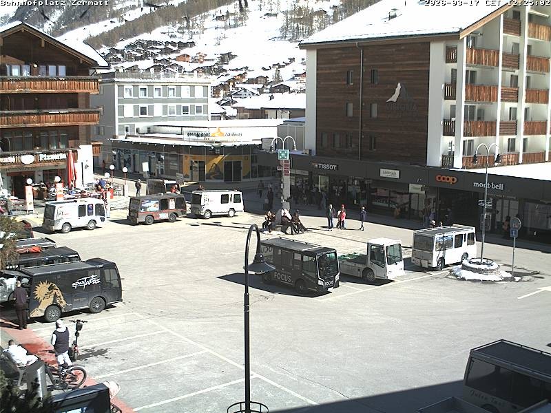 Archiv Foto Webcam Zermatt Bahnhofplatz
