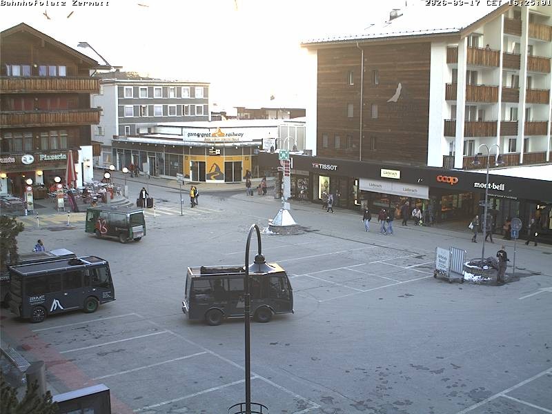 Archiv Foto Webcam Zermatt Bahnhofplatz