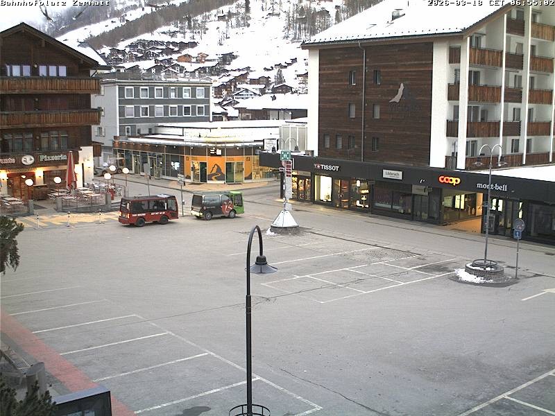 Archiv Foto Webcam Zermatt Bahnhofplatz