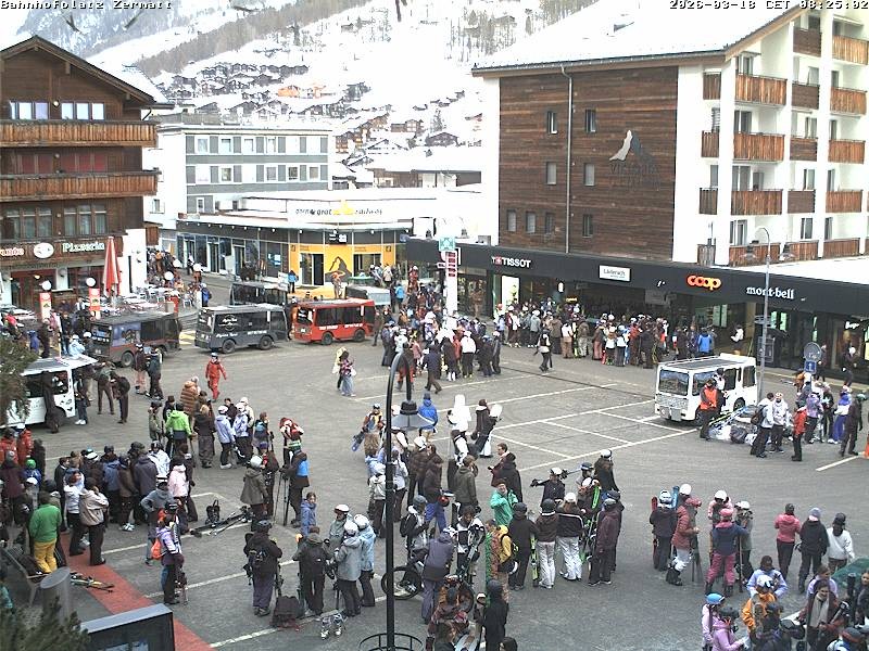 Archiv Foto Webcam Zermatt Bahnhofplatz