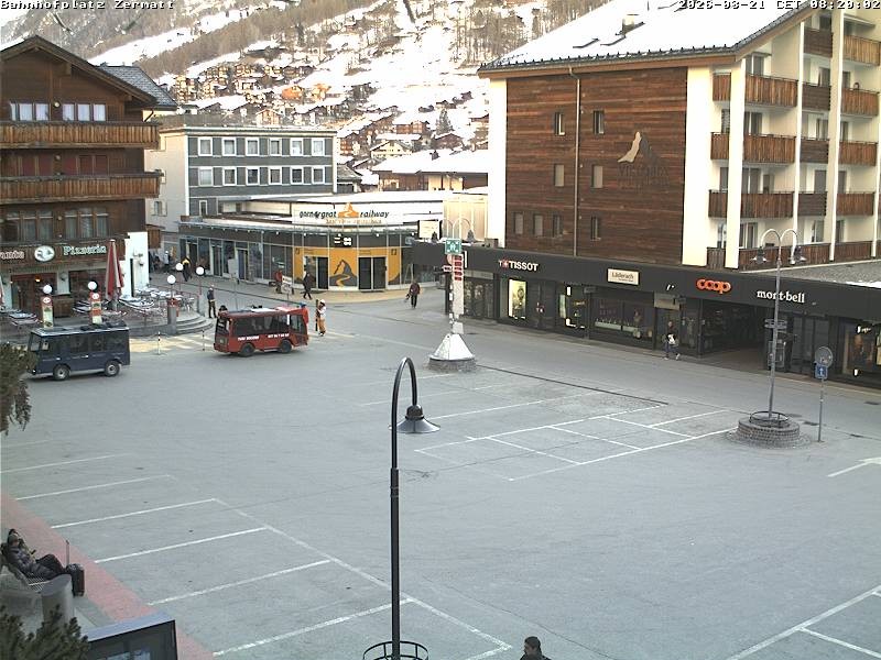 Archiv Foto Webcam Zermatt Bahnhofplatz